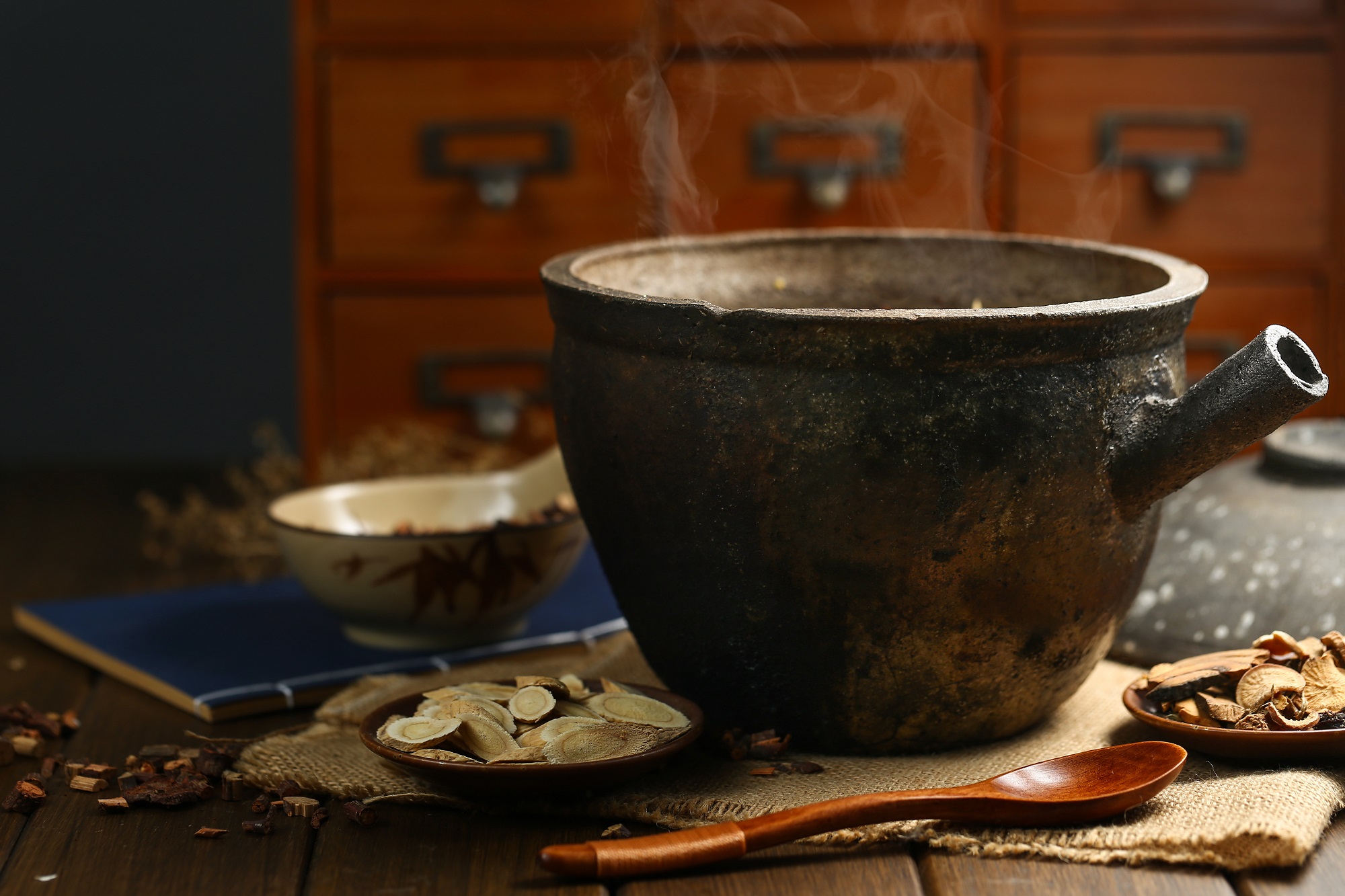 Cocotte destinée à la phytothérapie traditionnelle chinoise