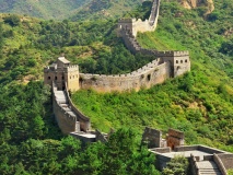 Muraille de Chine au milieu d'une forêt