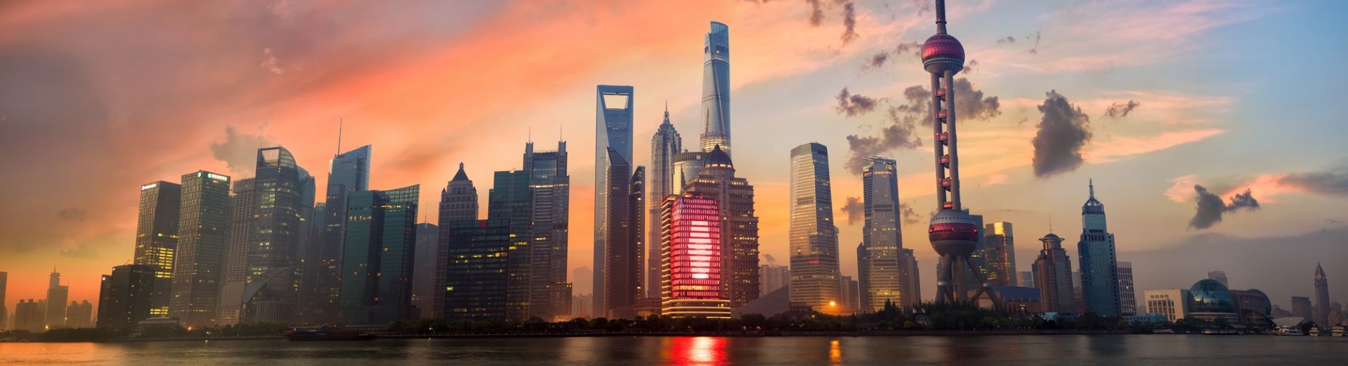 Panorama de la Skyline de Pudong à Shanghai au coucher de soleil
