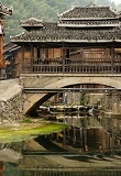 Village de Dong et structures en bois traditionnelles