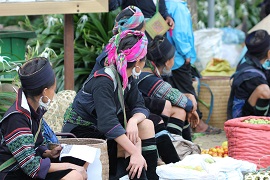 Mongs noires au marché