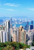 Victoria Harbour dans la journée sous un ciel bleu sans nuage