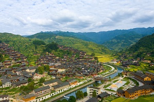Village de la minorité ethnique Xijiang Miao à Guizhou, en Chine
