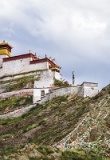 Palais Yumbulagang sur la montagne au Tibet en Chine