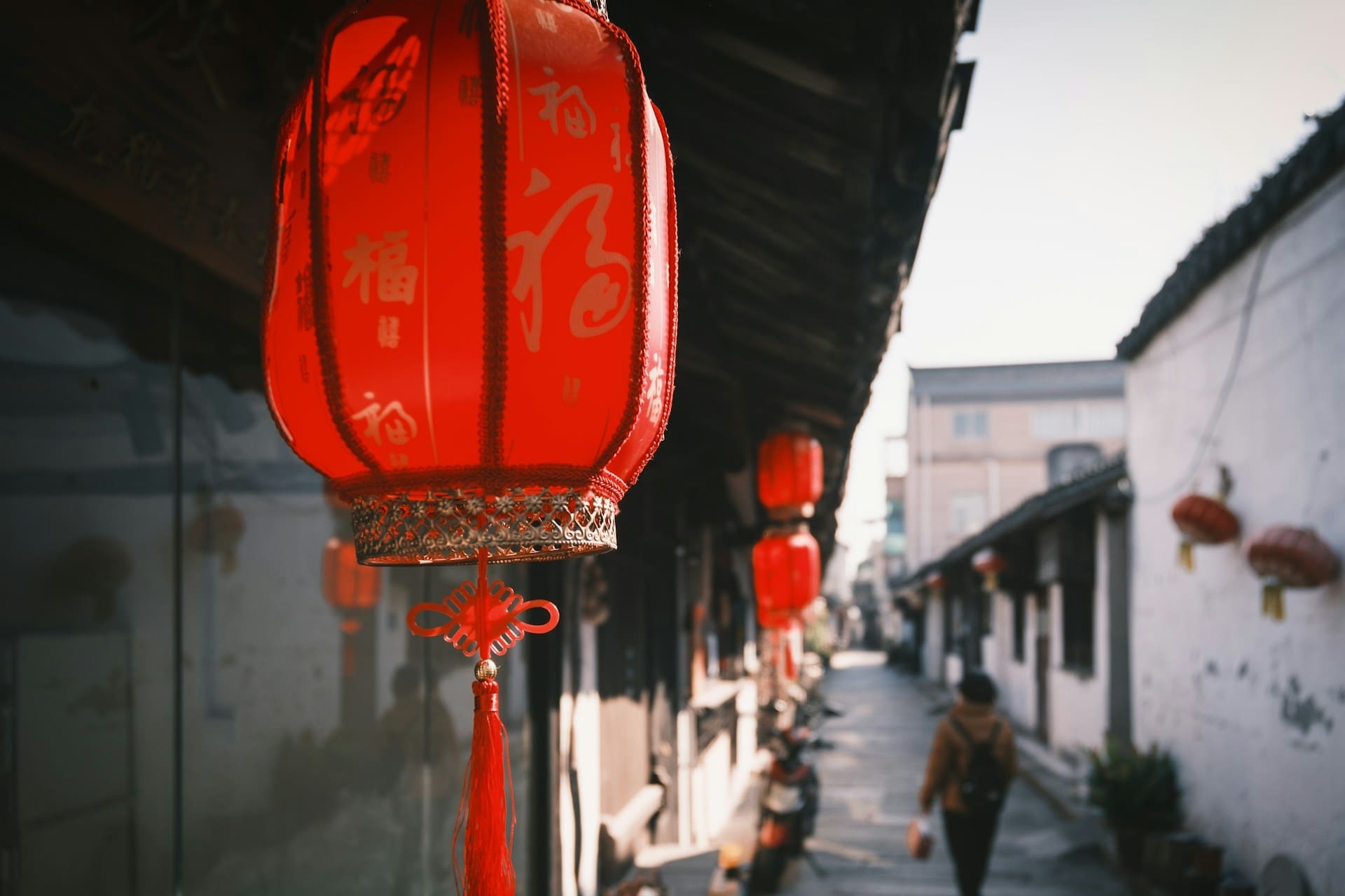 Lanternes rouges dans les ruelles