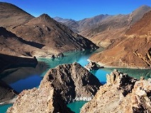 Lac et vallée, Tibet