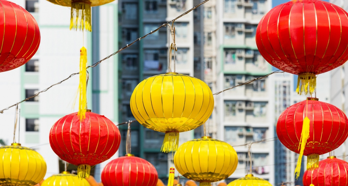 Lanternes chinoises rouges et jaunes